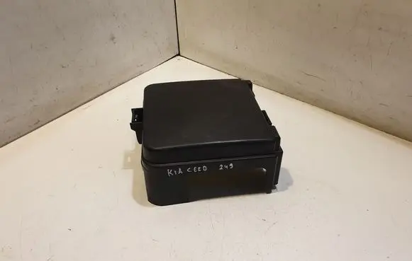 KIA Ceed Fuse box cover 919511H111