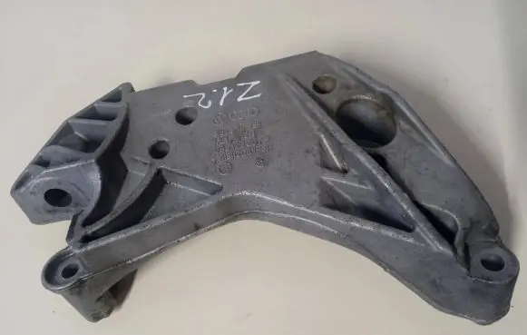 Volkswagen Golf VI Engine mounting bracket 06J199207P
