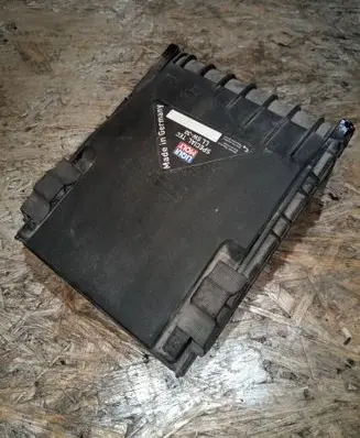 Volkswagen Golf VI Fuse box cover 1K0937132F 1K0937132G