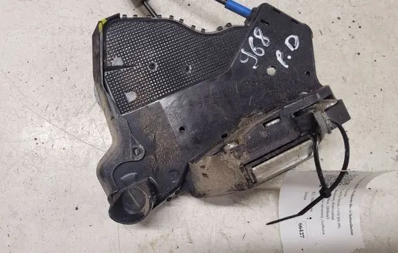 Toyota Corolla Verso AR10 Front door lock