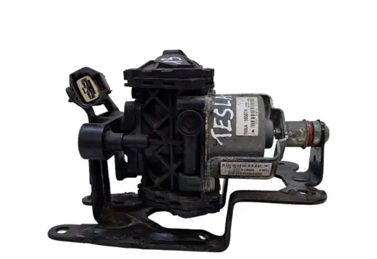 Tesla Model S Vacuum pump 105074 03710106404
