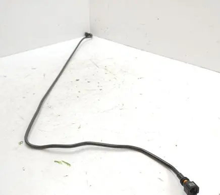 Engine coolant pipe/hose