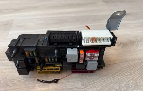 Mercedes-Benz C W204 Fuse box set 2049005003 A2049005003