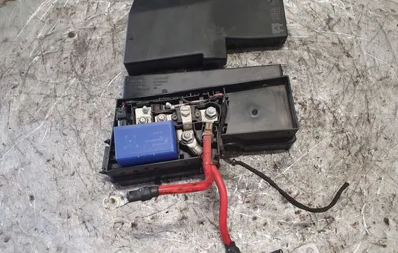 Volvo V40 Fuse box cover 313469981 E01928600 50CB11F00