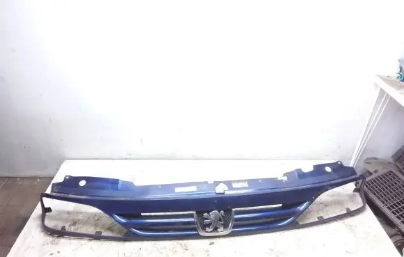Peugeot 806 Front bumper upper radiator grill 1482678077 1852376101