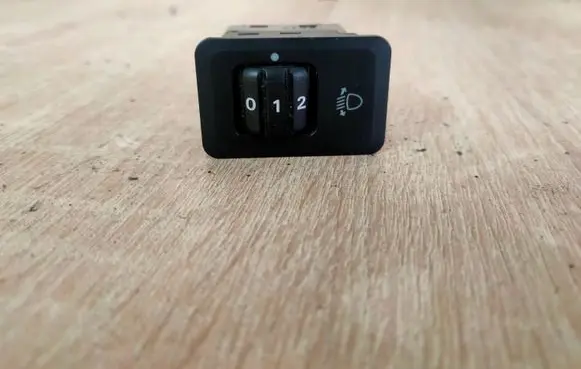 Mitsubishi Pajero Sport I Headlight level height control switch