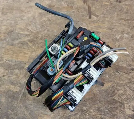 Citroen DS3 Fuse module 9667199680