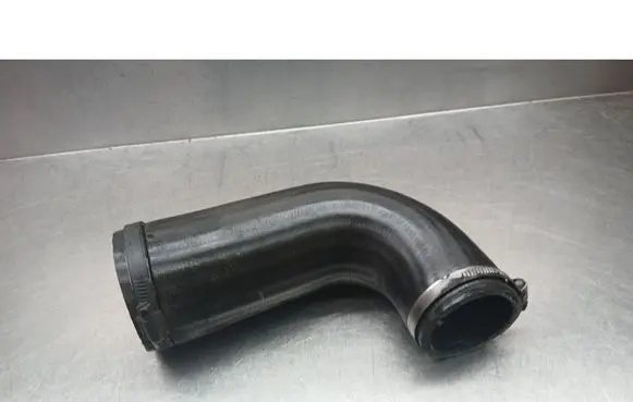 Volvo V70 Air intake hose/pipe