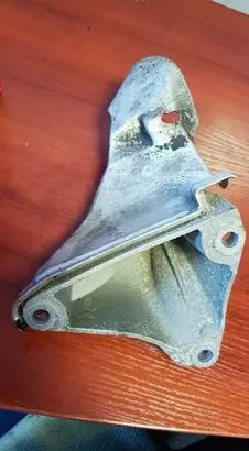 BMW 1 E81 E87 Engine mounting bracket 24168110