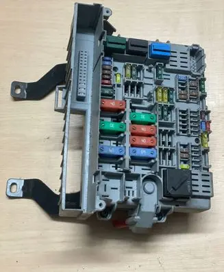 BMW 1 E81 E87 Fuse module 10688710