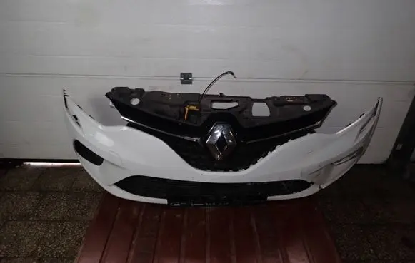 Renault Clio V Front bumper 