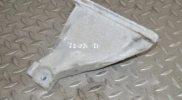 BMW 3 E90 E91 Engine mounting bracket 6786692