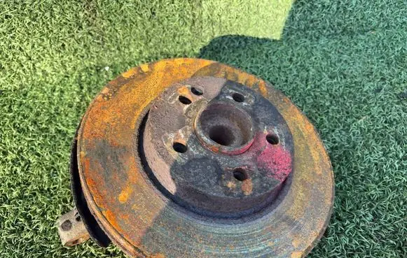 Front wheel hub spindle knuckle