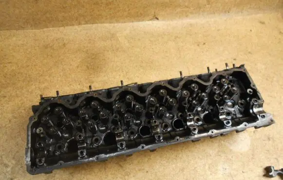 Toyota Land Cruiser (J100) Engine head 
