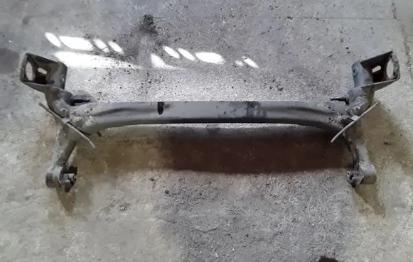 Toyota Corolla Verso AR10 Rear axle beam 