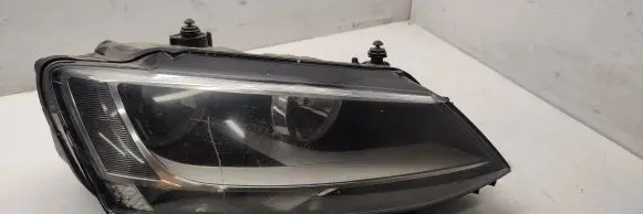 Volkswagen Jetta VI Headlight/headlamp