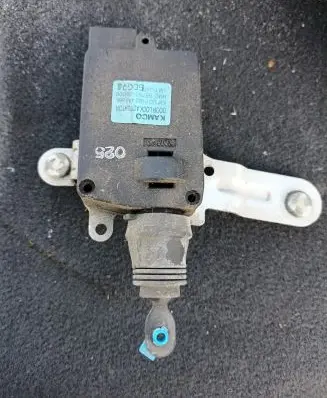 Hyundai Santa Fe Tailgate boot lock/latch motor 957502B000