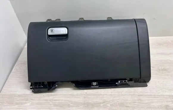 Glove box