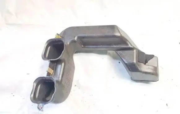 Audi TT Mk1 Air intake hose/pipe 8n1819409