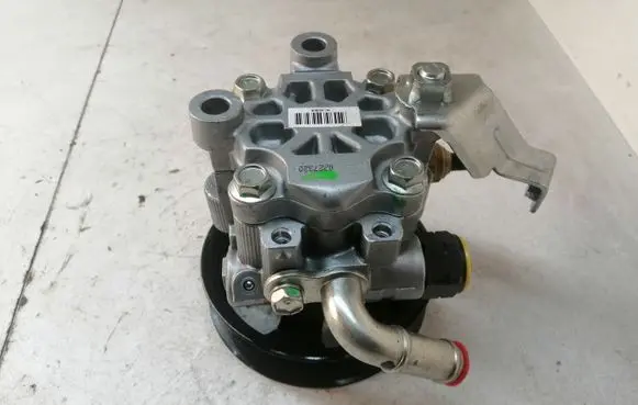 Toyota Avensis T250 Power steering pump 32100