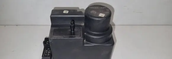Mercedes-Benz C W202 Central locking vacuum pump 2028001948