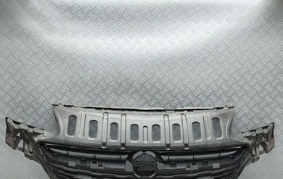 Opel Corsa E Front bumper upper radiator grill
