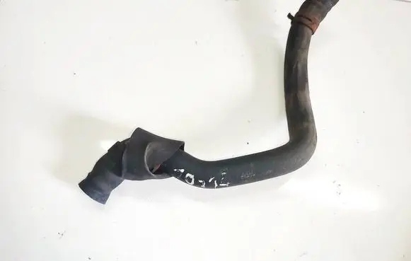 Engine coolant pipe/hose