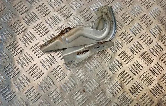 Engine bonnet/hood hinges