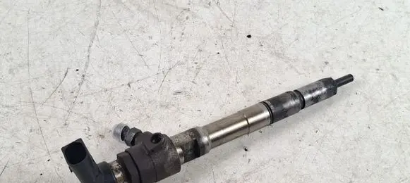 Volkswagen Touran II Fuel injector 03L130277B