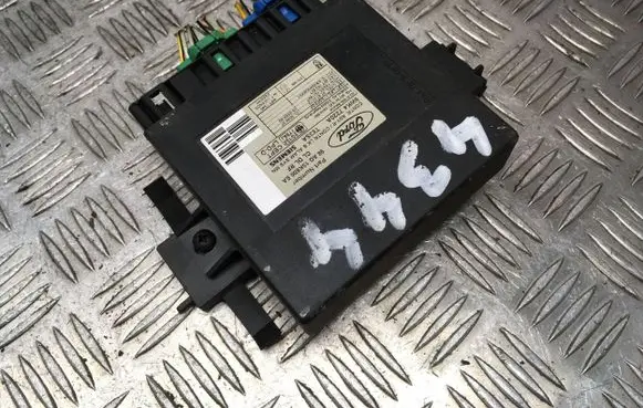Ford Focus Comfort/convenience module 5WK47220A 98AG15K600EA