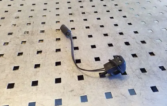 Land Rover Discovery 3 - LR3 Windshield washer spray nozzle 8365385
