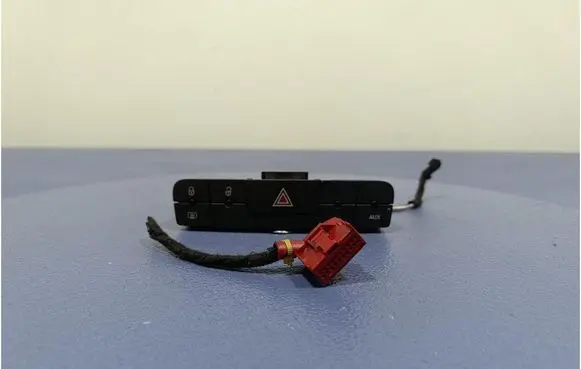 Seat Ibiza IV (6J,6P) Hazard light switch 6J0327137C