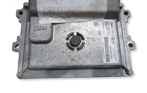 Citroen DS3 Engine control unit/module V29035181A 130870784 9805895780
