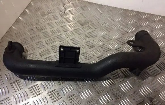 Volkswagen PASSAT B5 Intercooler hose/pipe 8D0145840M