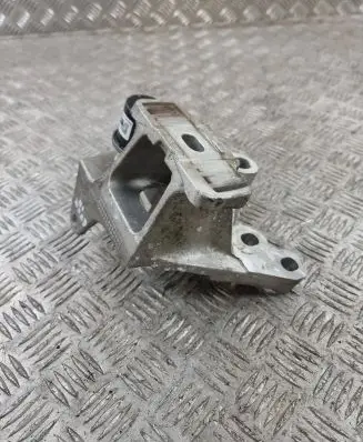 Land Rover Evoque II Engine mount bracket K8D26P096AA