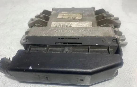 Renault Kangoo I Engine control unit/module 8200396037