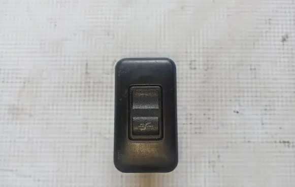 Mercedes-Benz Vito Viano W638 Electric window control switch A0005457113