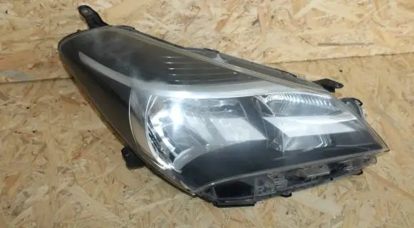 Toyota Yaris Headlight/headlamp