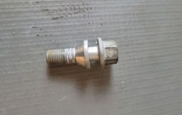 Volvo XC60 Nuts/bolts 
