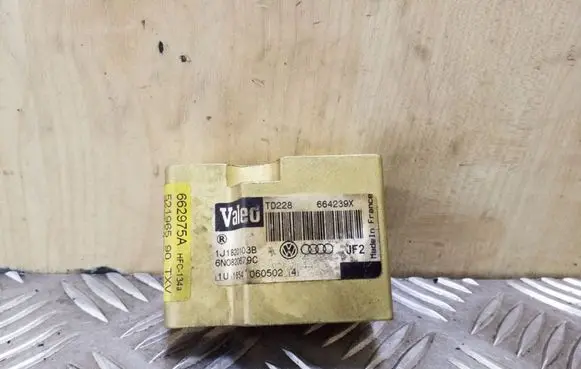 Audi A3 S3 8L Air conditioning (A/C) expansion valve 1J1820103B 6N0820679C