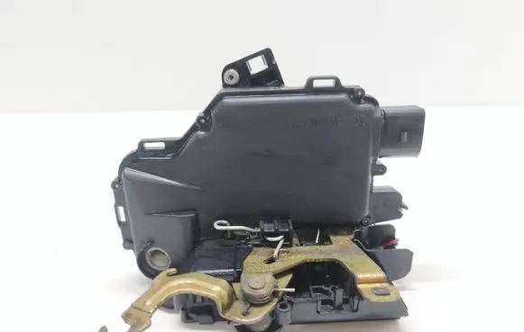 Seat Toledo II (1M) Front door lock