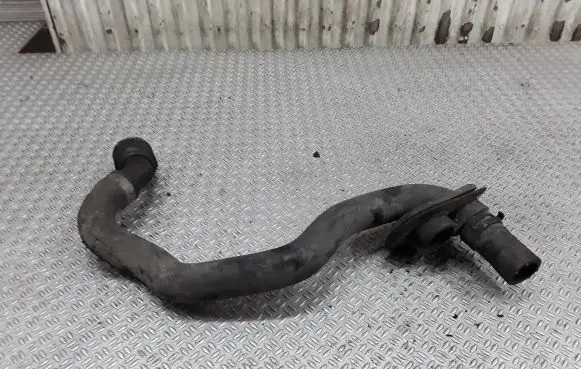 Volkswagen PASSAT B5.5 Engine coolant pipe/hose