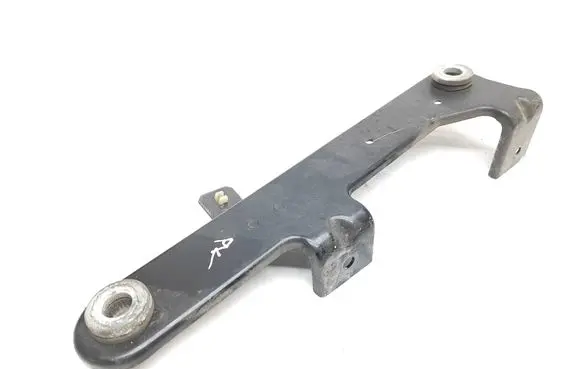 Maserati Ghibli Intercooler pipe mounting bracket 