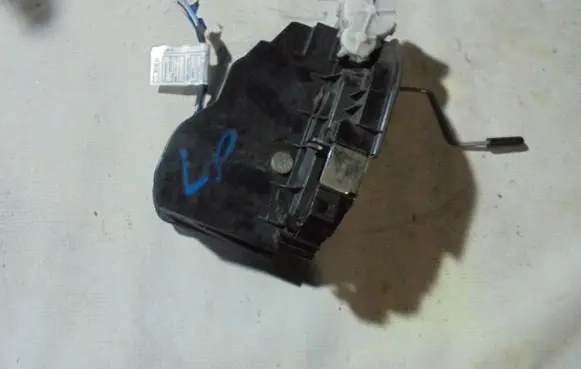 BMW X3 F25 Front door lock 7276661