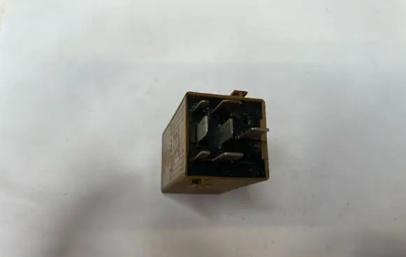 BMW 3 E46 Window control relay 61368384505 V23141B3001X15
