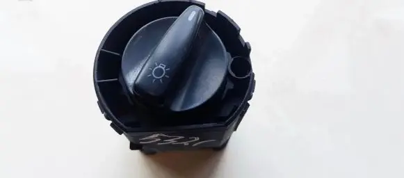Volkswagen Golf IV Light switch 1C0941531A