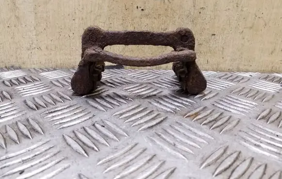 Toyota Corolla E120 E130 Brake caliper pad carrier rear 