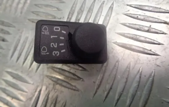 Nissan Primera Headlight level adjustment motor