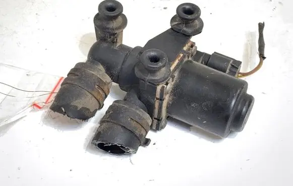 BMW 5 E60 E61 Coolant heater control valve 6920226