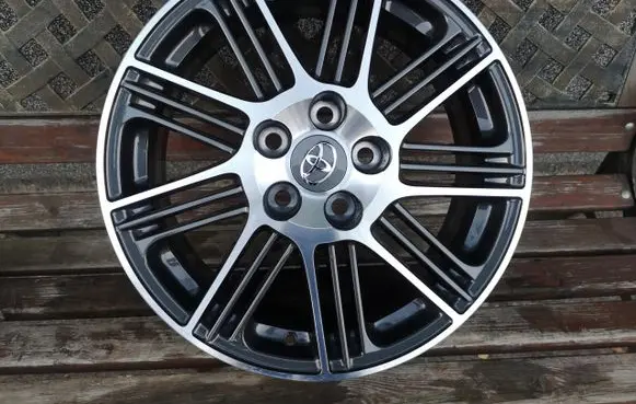 Toyota Avensis T220 R17 alloy rim 